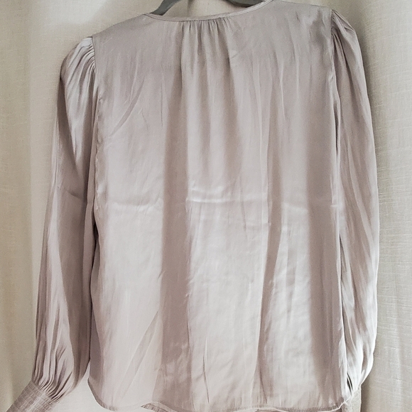 Beautiful Top - Picture 5 of 5